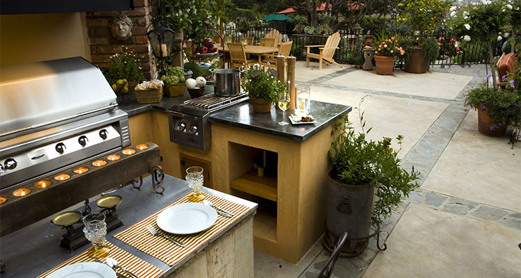 Outdoor Kitchen